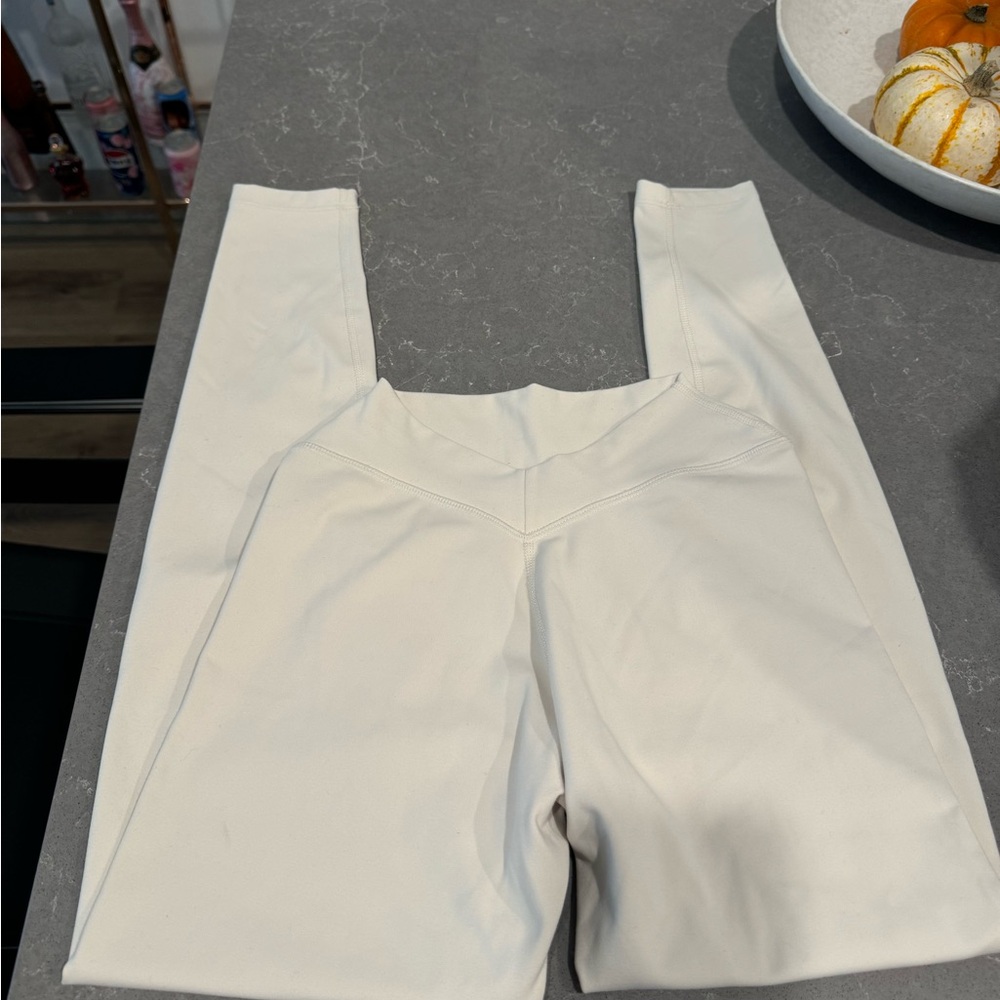 CSB cream v cut leggings